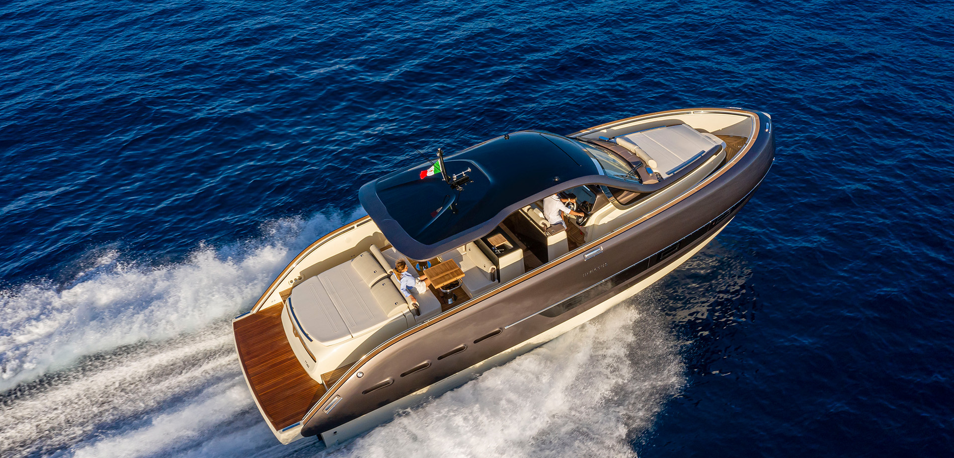 Invictus Yacht - TT460